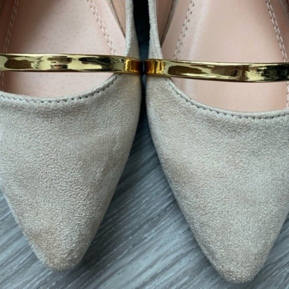 ⭐️ Women's Pointy Toe NUDE Gold Suede Flats - Picture 3 of 4
